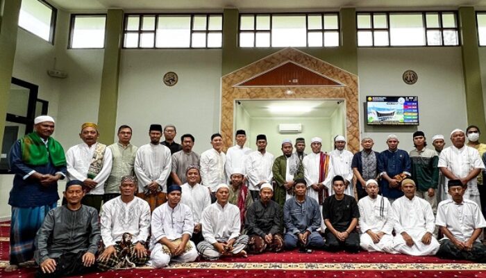 Idul Fitri 1446 H Penuh Kebersamaan, Karyawan NHM Salat di Masjid Al-Musafirin