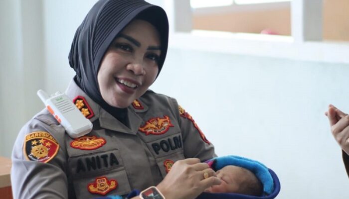 Warga Takome Temukan Bayi Perampuan, Kapolres Ternate Langsung Adopsi Sementara