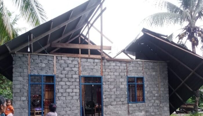 Angin Putting Beliung Hantam Desa Togasa, Sejumlah Rumah Warga Rusak Berat