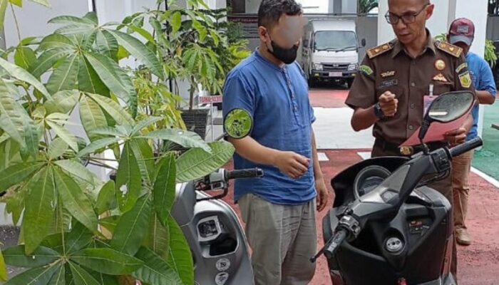 Berkas P21, Polres Ternate Serahkan Tersangka Pencurian ke Kejari