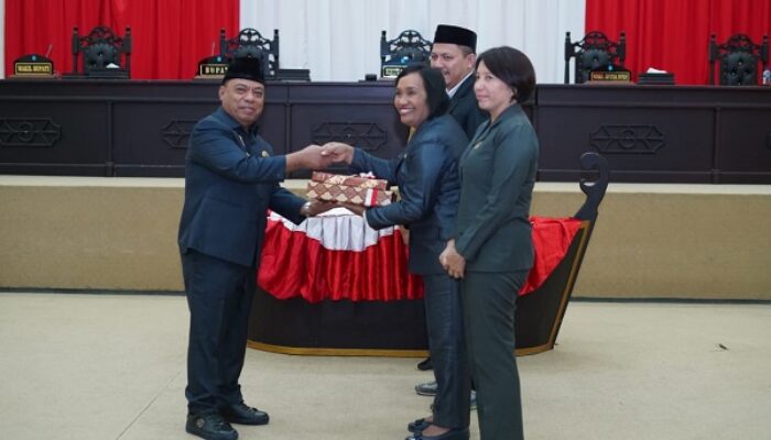 Bupati Halut Ajukan Dua Ranperda ke DPRD