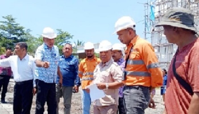 Tinjau Pembangunan Gereja Imanuel Gamsungi, Bupati Halut Apresiasi Haji Robert Bersama NHM