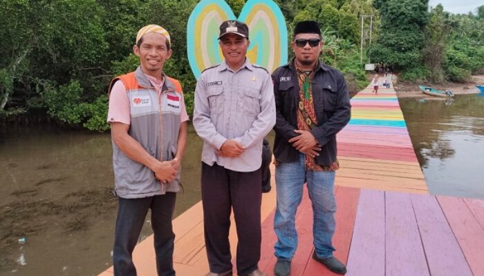 Camat Loloda Kepulauan Resmikan Jembatan Pelangi Rumah Zakat