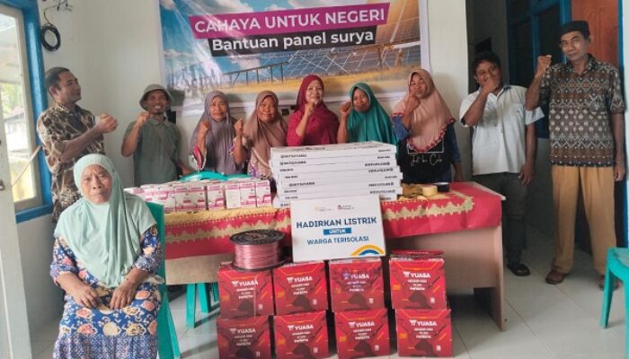 Dapat Bantuan Panel Surya, Warga Tuakara Lokep Akhirnya Nikmati Cahaya Lampu