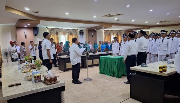 Bupati Halut Lantik Kembali 34 Mantan Kades, Usai Syarat Perpanjang Masa Jabatan Terpenuhi