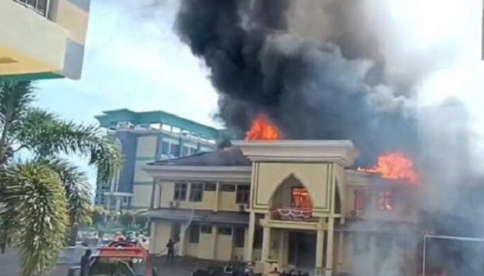 Breaking News: Asrama Haji Ternate Terbakar