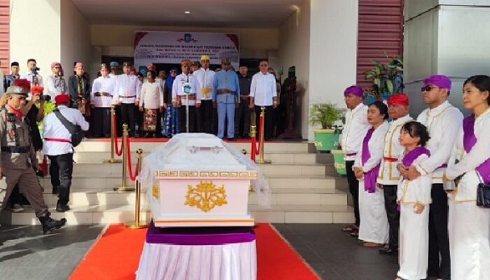 Duka Mendalam!!! Pemkab Halut Gelar Upacara Pelepasan Jenazah Mantan Bupati Hein Namotemo