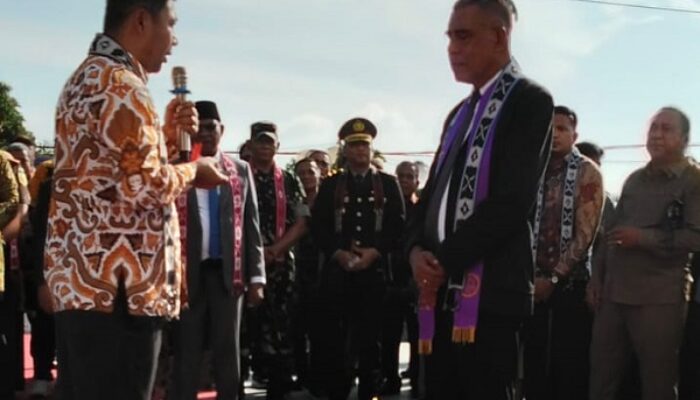 NHM Serahkan Kunci Gereja Pusat GMIH, Pdt.Demianus: Haji Robert Bangun Rumah Tuhan yang Mewah