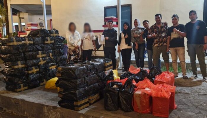 Dua IRT Berani Edarkan 1.914 Botol Miras Berbagai Merek, Endingnya Diringkus Polres Ternate