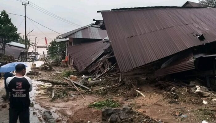 Sejumlah Wilayah di Halbar Dilanda Banjir Hingga Longsor, Puluhan Rumah Rusak Berat
