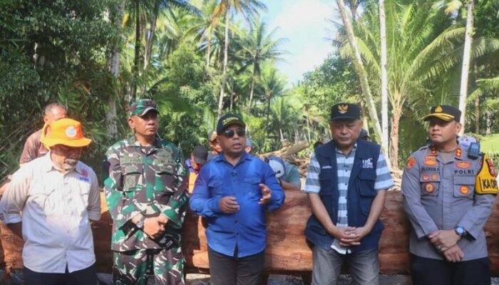 Tinjau Desa Terdampak Banjir di Halut, Wagub Malut Apresiasi TNI-Polri Hingga Satpol Pulihkan Kondisi 