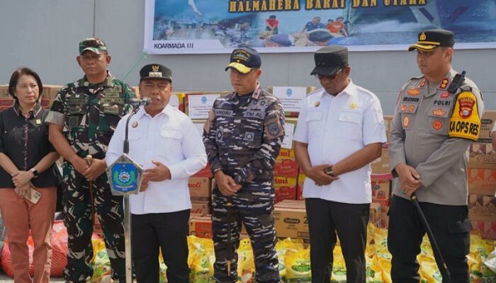 Bantuan Kemanusiaan dari Jalasenastrri Koarmada III Tiba di Halut, Pemda pun Sambuat Haru