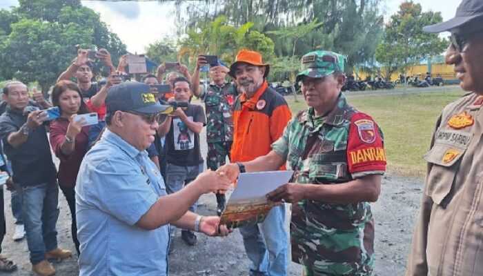 Tim Satgas Kemanusiaan Tiba di Tobelo, Bupati Halut Sambut Hangat Hingga Beri Piagam