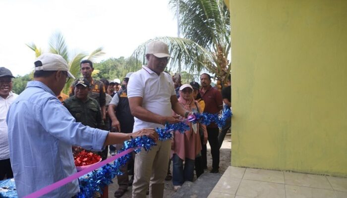 Pemkab Halteng Serahkan 10 Unit RLH di Weda, Bupati Ikram: Kami Tarik Kalau Penerima Tidak Tempati