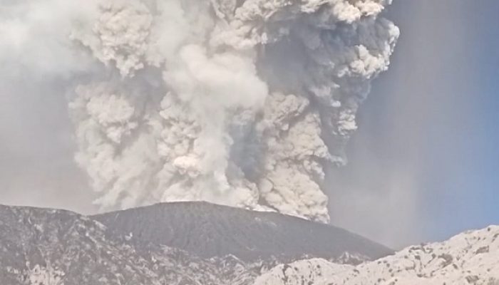 Breakingnews: Pendaki Asal Singapura Dilaporkan Meninggal di Puncak Gunung Dukono, Satu Hilang