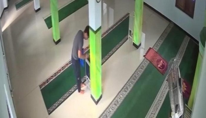 Maling Uang Kotak Amal Terekam CCTV, Polsek Ternate Selatan Buru Pelaku