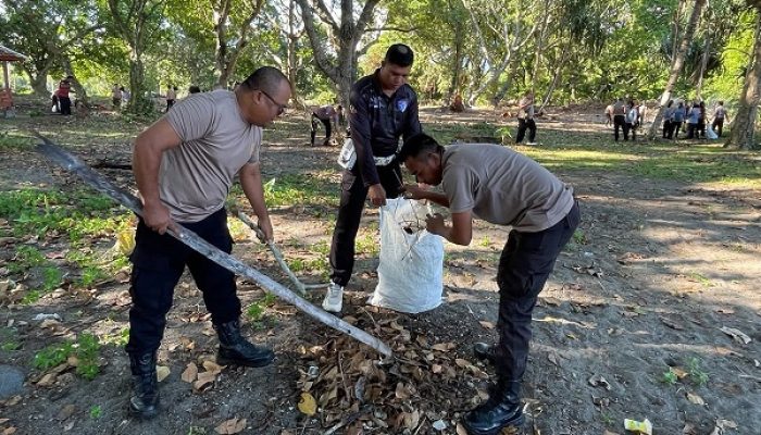 Semarak Hari Bhayangkara ke-80, Polres Halbar Baksos Wisata Hingga Tanam Mangrove